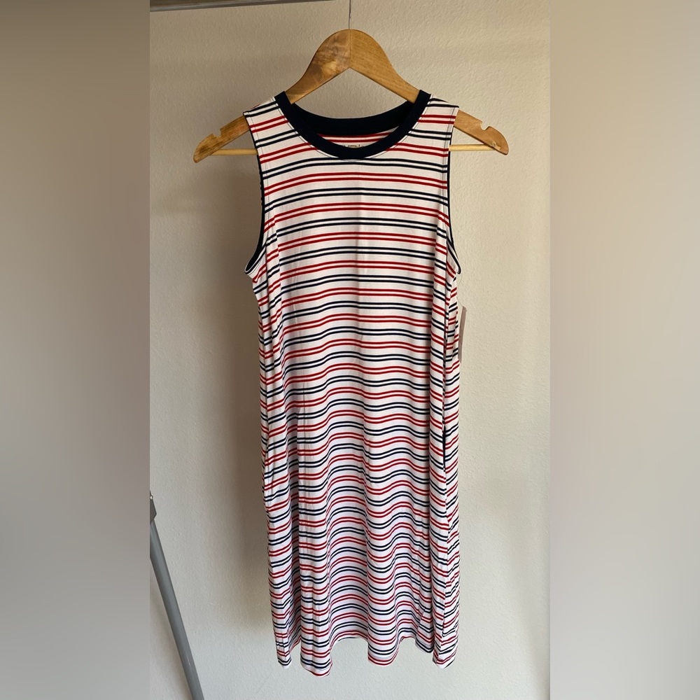 Cover up sleeveless red and navy dress Small